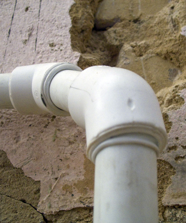 Quels tuyaux sont meilleurs pour un puits et pourquoi: types, caractéristiques des tuyaux sous l'eau, avantages des tuyaux en plastique