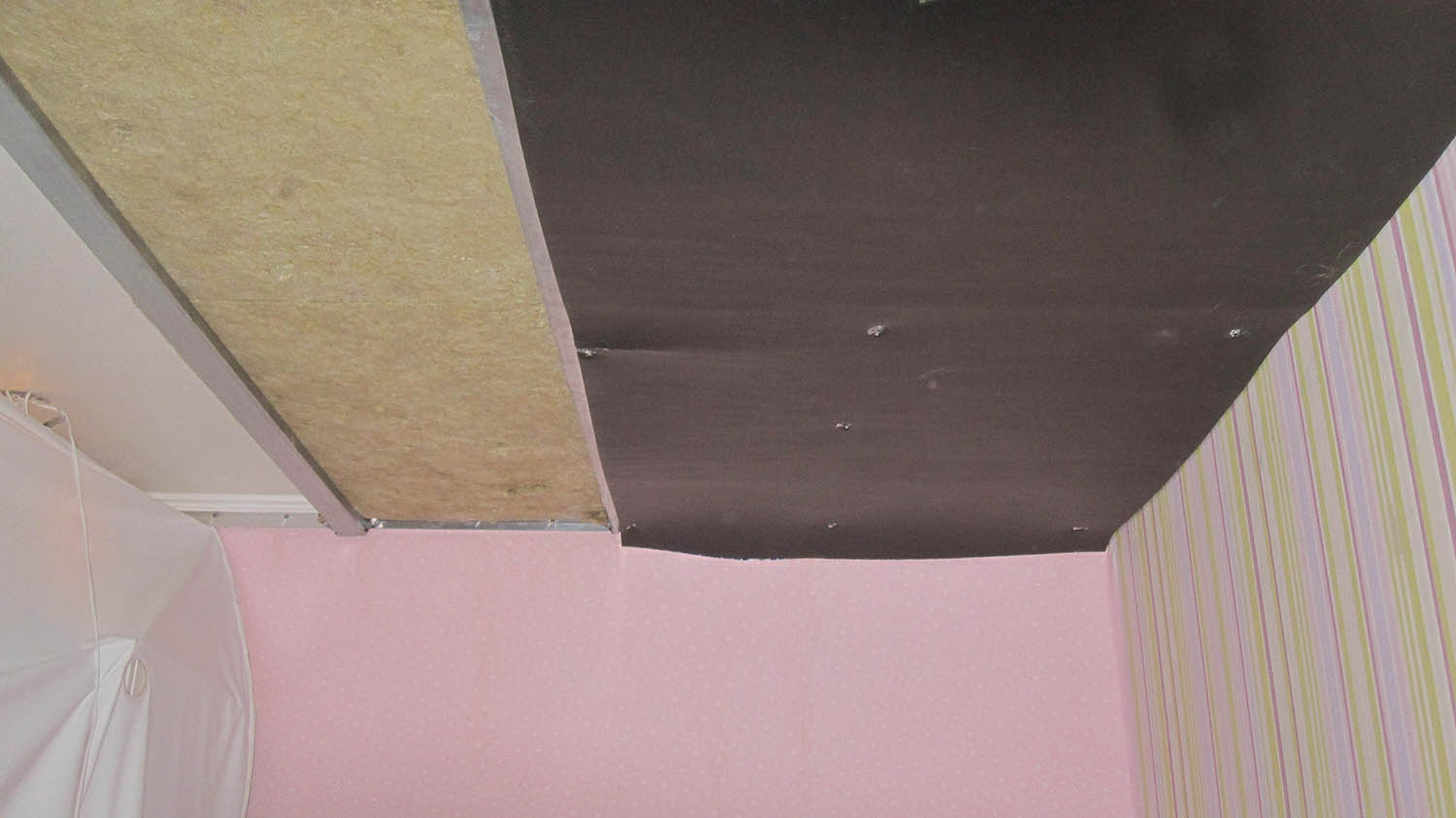 Comment insonoriser le plafond d'un appartement sous plafond tendu