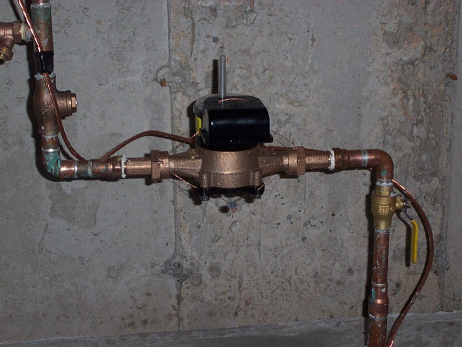 Installer soi-même des compteurs d'eau dans un appartement ou une maison: est-ce possible et comment