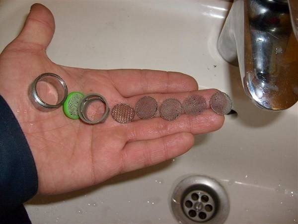 Lorsque l'eau se réchauffe, la pression de l'eau augmente