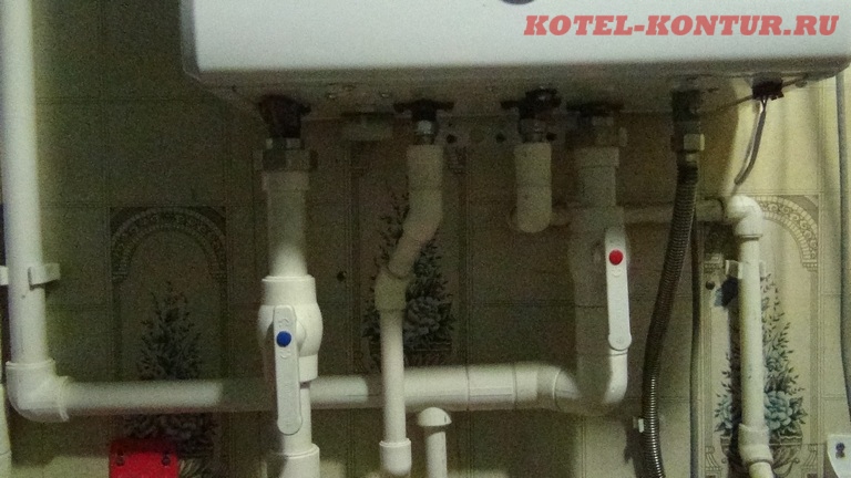 L'eau coule d'une chaudière à gaz : que faire si une chaudière de chauffage goutte