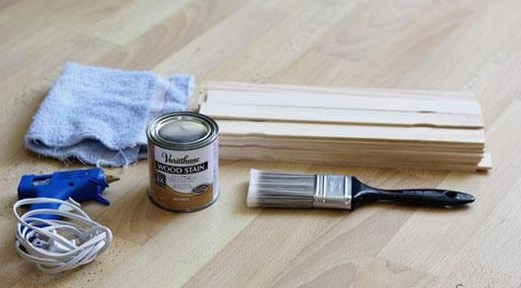 Comment j'ai fabriqué ma propre table à plateau pour économiser de l'argent