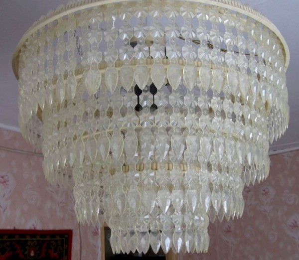 7 façons de fabriquer un lustre design à partir de choses toujours à portée de main