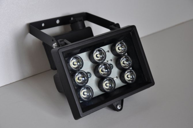 Spot LED avec capteur de lumière : TOP-5 des meilleures offres du marché + critères de sélection