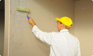 Dois-je apprêter les murs avant de mastiquer : la procédure de réalisation des travaux + les conseils de professionnels