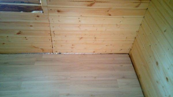 Comment faire un sol chauffé à l'eau sous linoléum: règles de conception et aperçu de la technologie d'installation