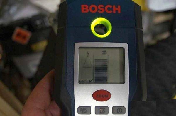 Un moyen facile d'éviter d'endommager les fils lors du perçage dans un mur