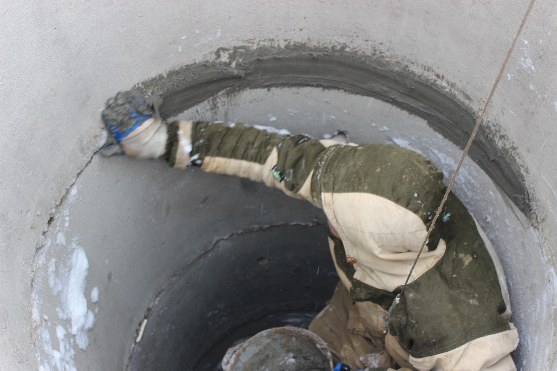 Imperméabiliser les coutures du puits: comment le faire soi-même