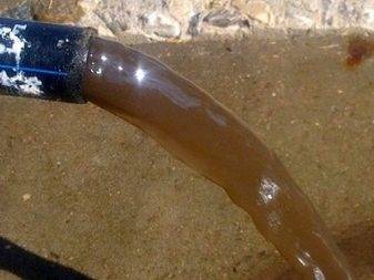 Nous nettoyons le puits nous-mêmes