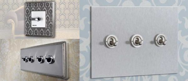 Câblage rétro ouvert dans une maison en bois: élégant et insolite