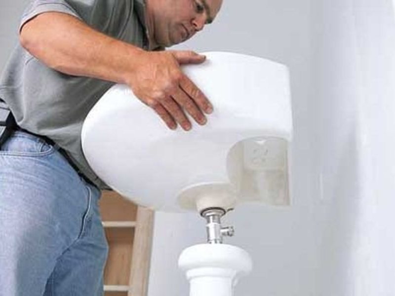 Lavabo de salle de bain avec colonne: installation, installation, raccordement