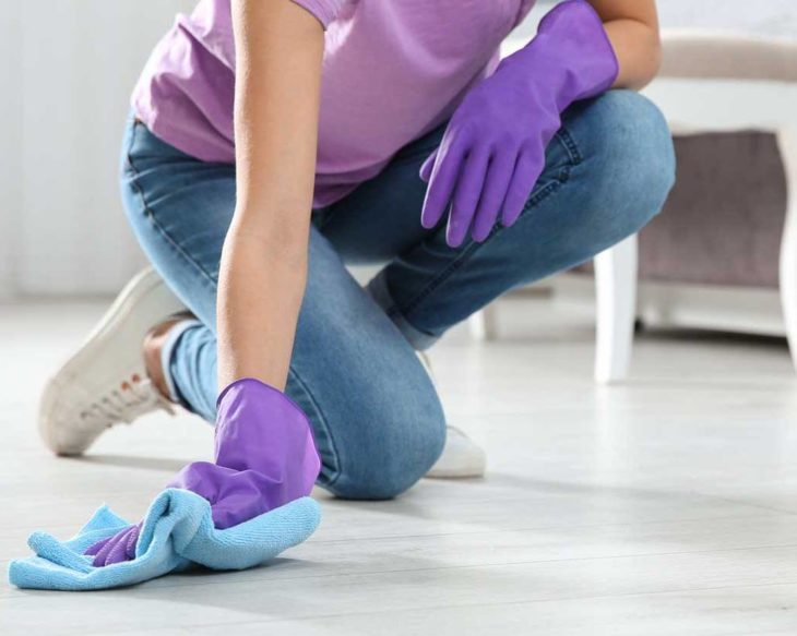 Pourquoi vous ne pouvez pas laver les sols avec une serviette: qui a proposé cette interdiction