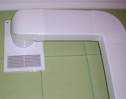 Hotte aspirante dans la salle de bain: règles de sélection et caractéristiques d'installation