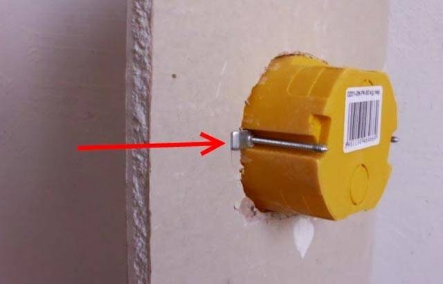 Comment installer une prise dans une cloison sèche: règles d'installation et conseils pour installer une prise