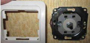 Qu'est-ce qu'un gradateur et comment ça marche: le dispositif et le principe de fonctionnement d'un gradateur typique