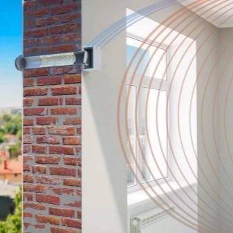 Vanne de ventilation d'alimentation dans le mur: caractéristiques de l'agencement