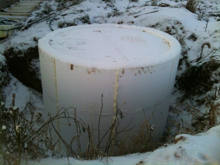 Isolation de puits à faire soi-même pour l'hiver: un aperçu des meilleurs matériaux et méthodes d'isolation