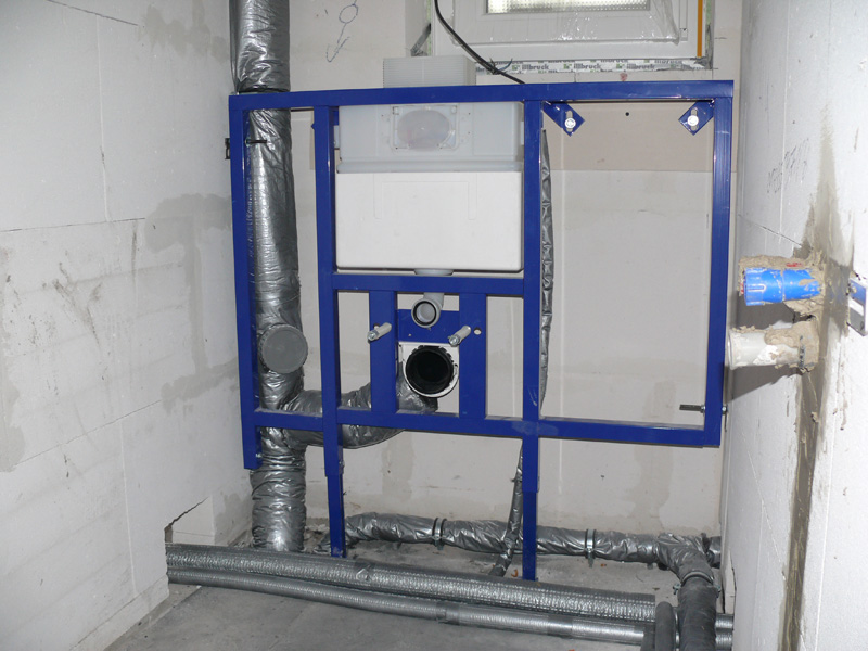 Cuvette de toilette avec installation, laquelle est préférable de choisir