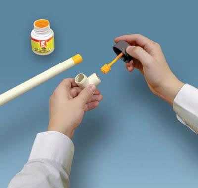 Comment choisir la bonne colle pour les tuyaux en PVC + un aperçu de la technologie de collage