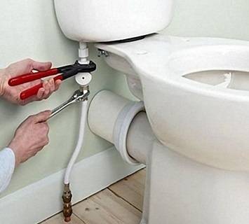 Fixation du réservoir aux toilettes: une description détaillée du processus d'installation