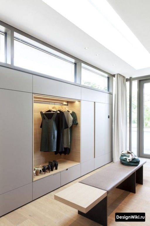 5 façons de sélectionner avec succès des meubles pour agrandir visuellement le couloir