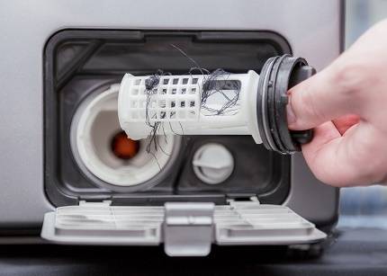 Comment amener le tuyau de vidange de la machine à laver dans un égout séparé des pneus?