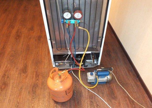 Faire le plein d'un réfrigérateur avec du fréon à la maison: un algorithme pour effectuer des travaux
