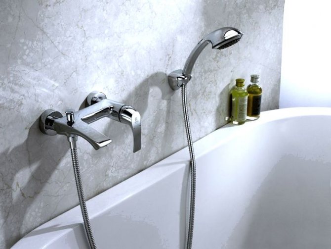 Comment choisir un robinet de salle de bain fiable avec douche : un aperçu des meilleurs modèles et une comparaison des caractéristiques