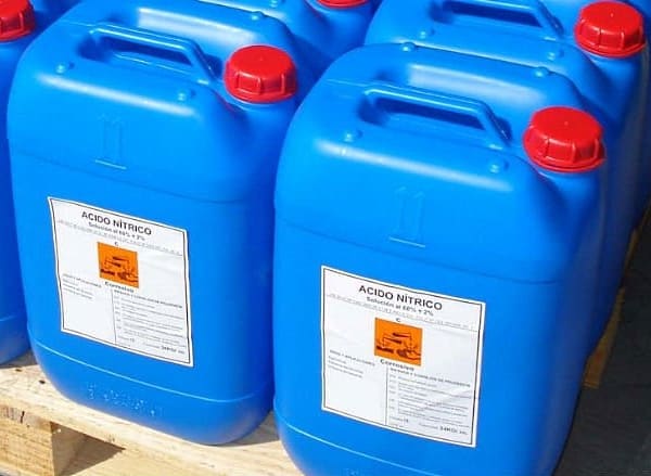 Construction d'une branche d'égout à travers la pièce