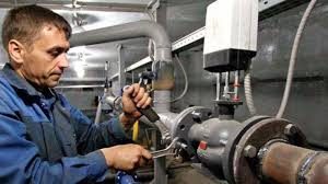 Lavabo et bouilloire : quand arrêteront-ils de couper l'eau chaude en été ?