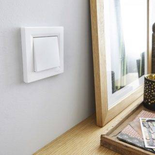 3 façons de déplacer soigneusement l'interrupteur d'éclairage vers un endroit pratique sans fermeture