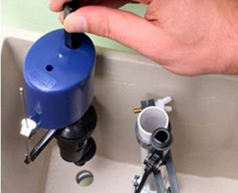 Fixation du réservoir aux toilettes: une description détaillée du processus d'installation