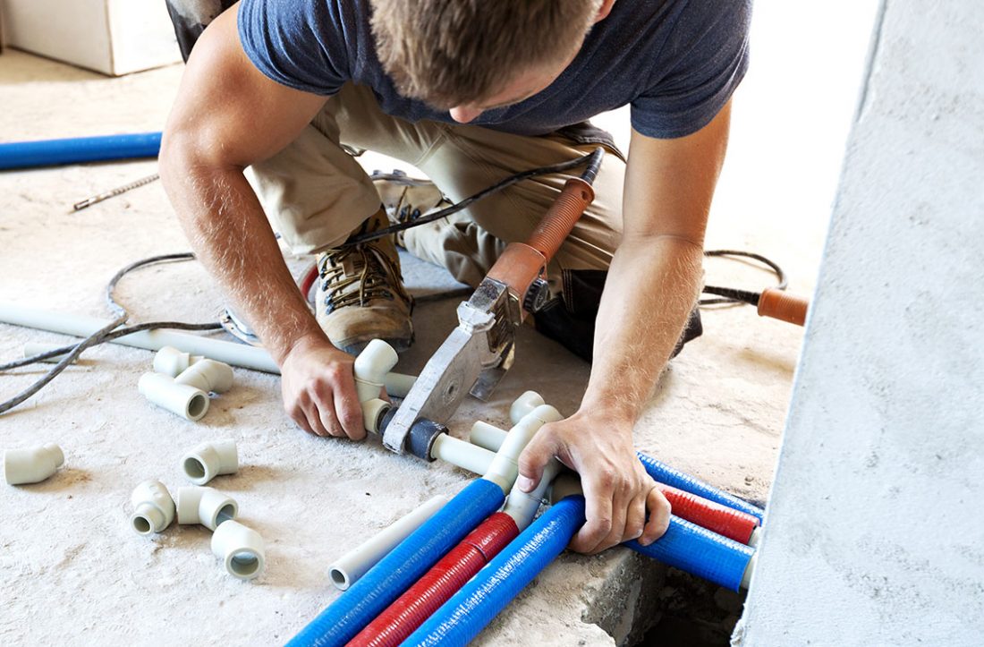 Nous choisissons un appareil de chauffage pour les tuyaux: lequel est le meilleur pour l'approvisionnement en eau et lequel est pour les égouts et le chauffage