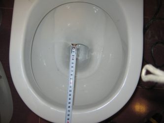 Qu'est-ce qu'un anti-éclaboussures dans les toilettes et pourquoi est-il nécessaire