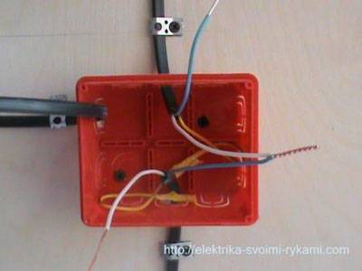 Comment connecter un interrupteur d'éclairage à trois gangs