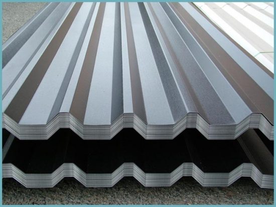 Clôture à faire soi-même à partir d'une feuille profilée: instructions pas à pas pour la construction d'une clôture