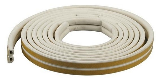 Isolation efficace d'une porte en bois en 3 étapes