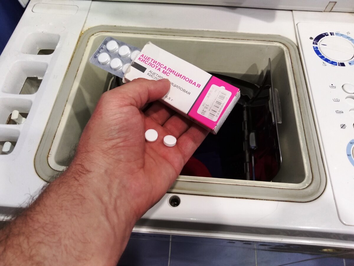 Aspirine pour blanchir les vêtements blancs lors du lavage