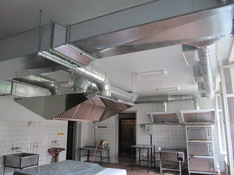 Hotte aspirante pour la cuisine - le dispositif des structures de ventilation