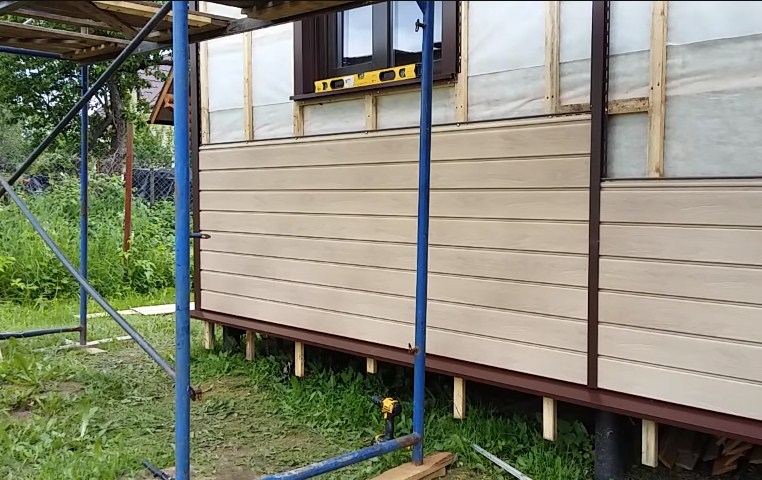 Finition de la maison à l'extérieur: types de matériaux de finition, leurs avantages et inconvénients