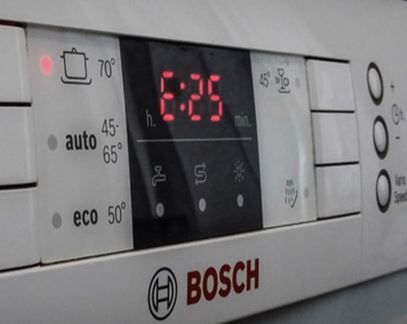Tableau des codes d'erreur pour les machines à laver. Différentes marques et modèles sont répertoriés.