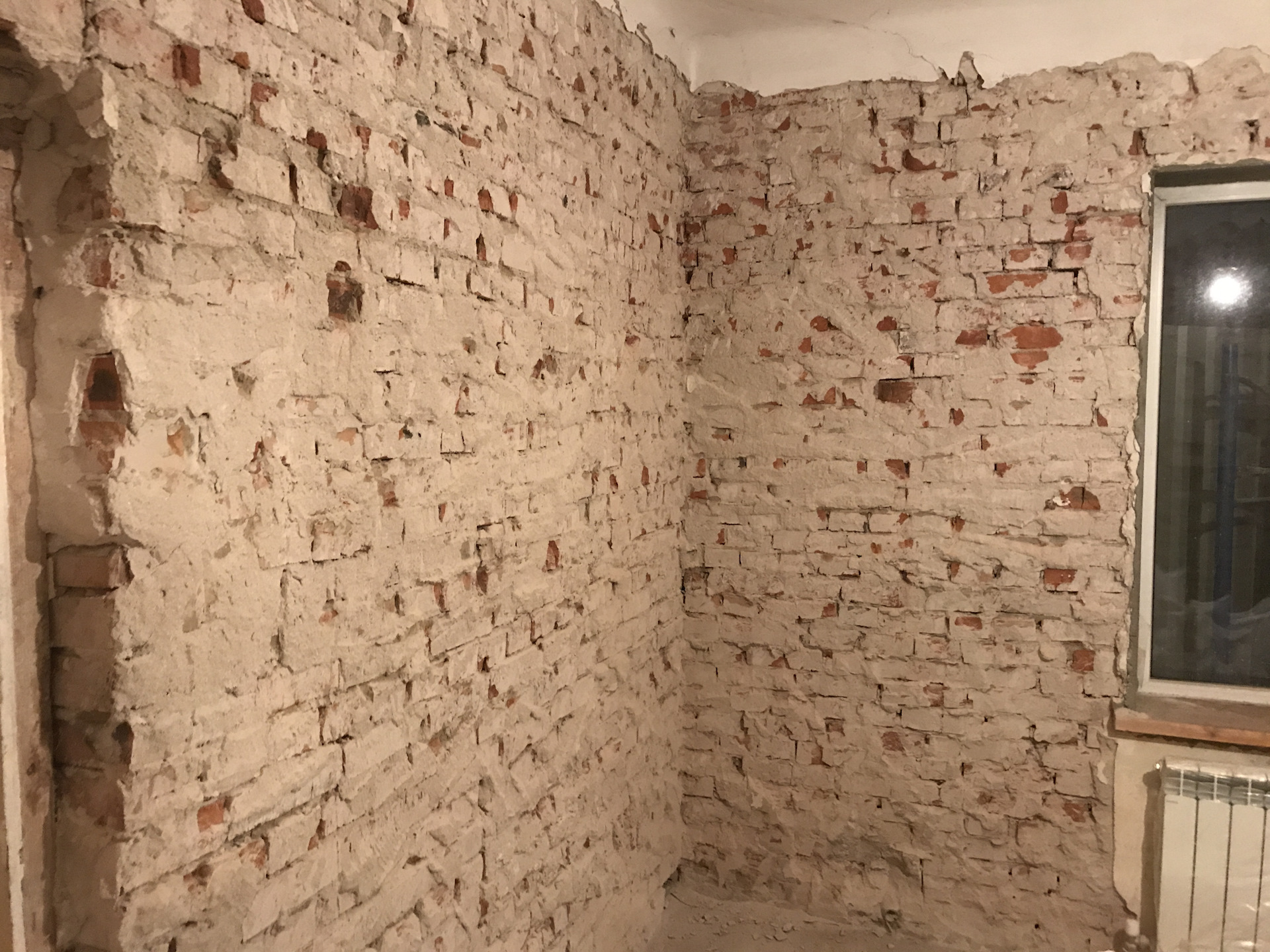 Un moyen facile d'effectuer rapidement des réparations dans un appartement aux murs inégaux