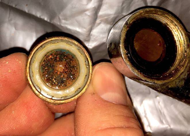 Faible pression de l'eau chaude du geyser : raisons de la baisse de pression + consignes de nettoyage