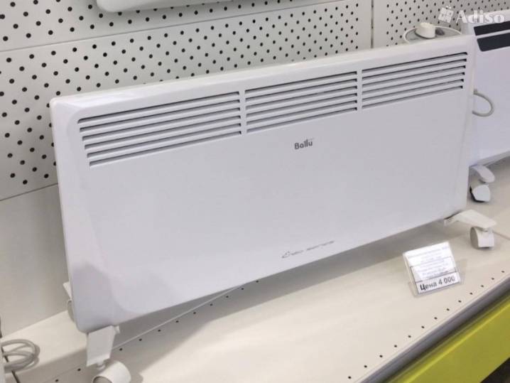 Examen des modèles de rideaux d'air électriques Ballu