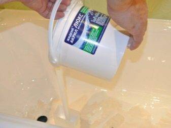 Émaillage de bain à faire soi-même: tout sur la restauration de la surface avec de l'acrylique liquide
