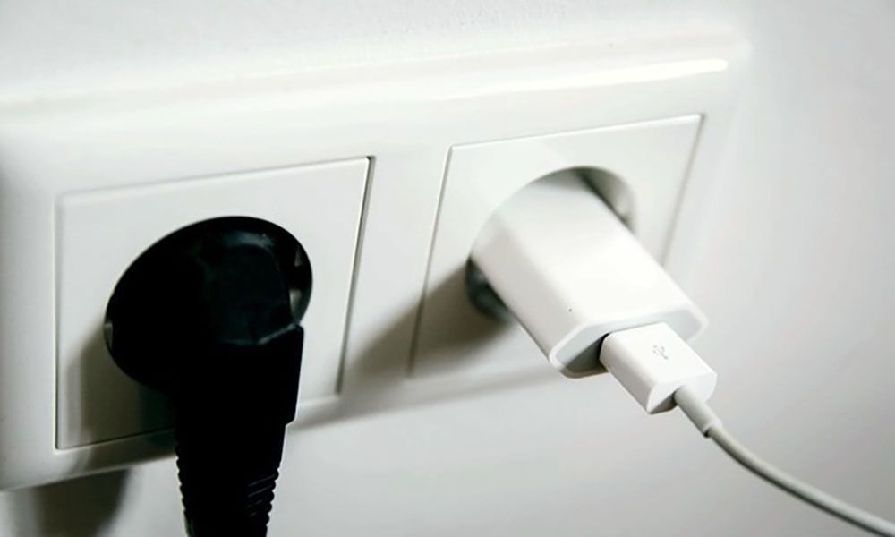 Pourquoi vous ne devriez pas laisser votre chargeur de téléphone branché