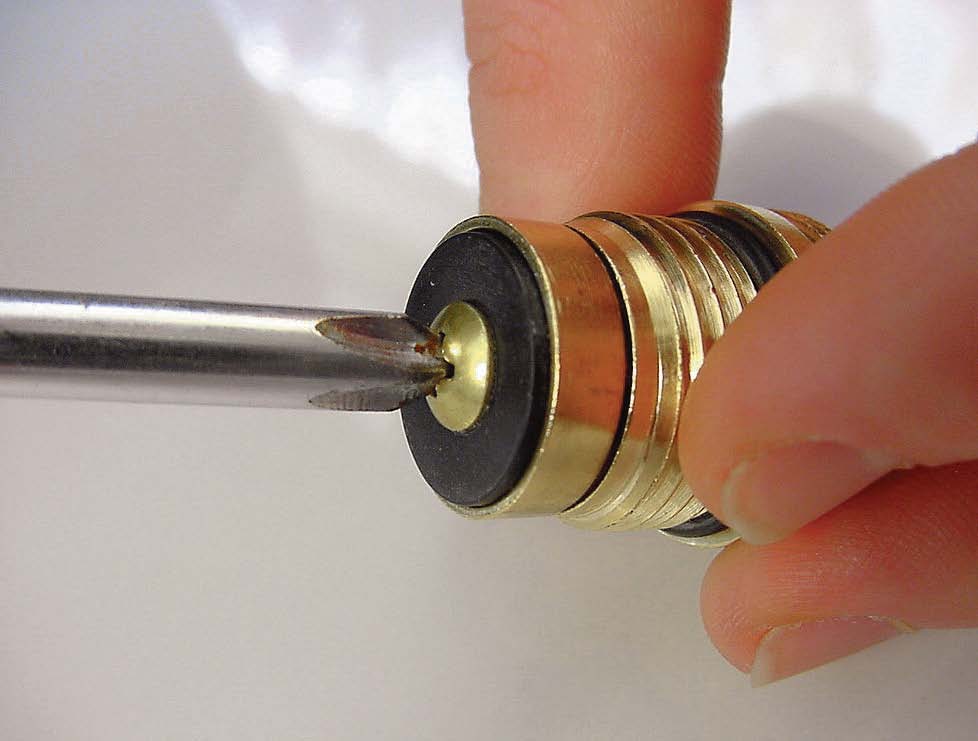 Réparation de boîte de grue à faire soi-même dans un mélangeur: instructions pas à pas, règles de remplacement