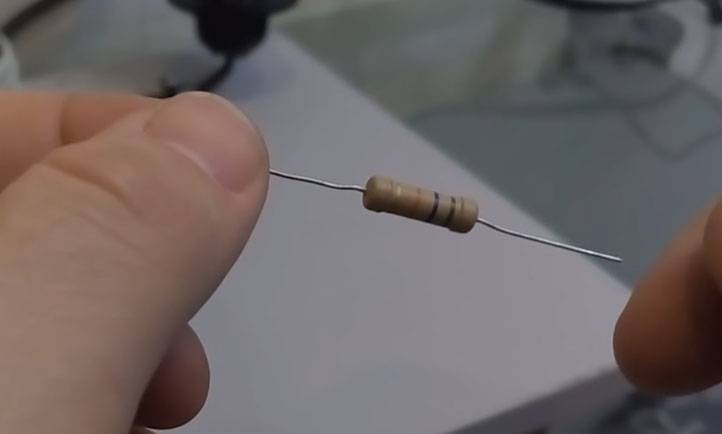 Le voyant clignote lorsque l'interrupteur est éteint : causes et remèdes