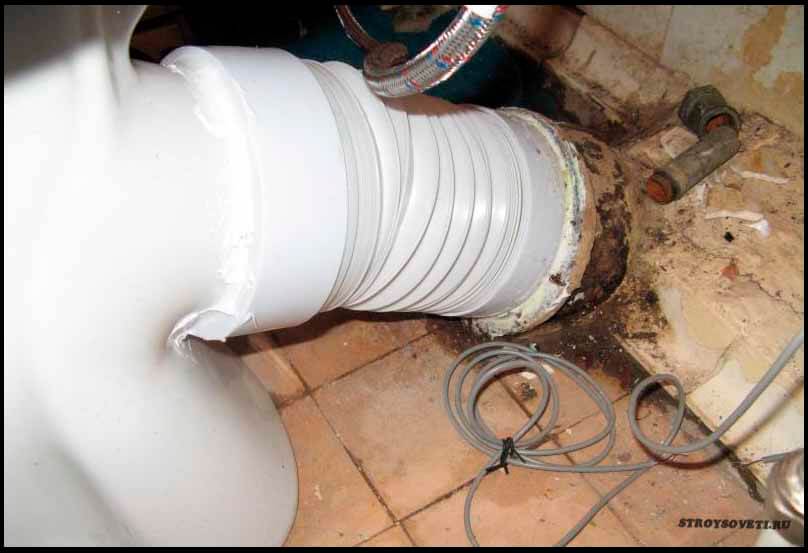 Comment raccorder une toilette à un égout: un aperçu des technologies d'installation pour tous les types de toilettes