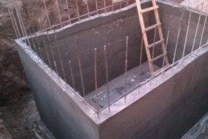 Comment fabriquer soi-même un caisson pour un puits: la construction de structures en béton et en métal